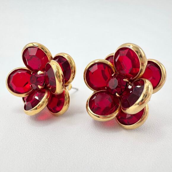 Vintage Red Austrian Crystal Cluster Flower Stud Earrings Sparkling Gold Tone - Picture 3 of 10